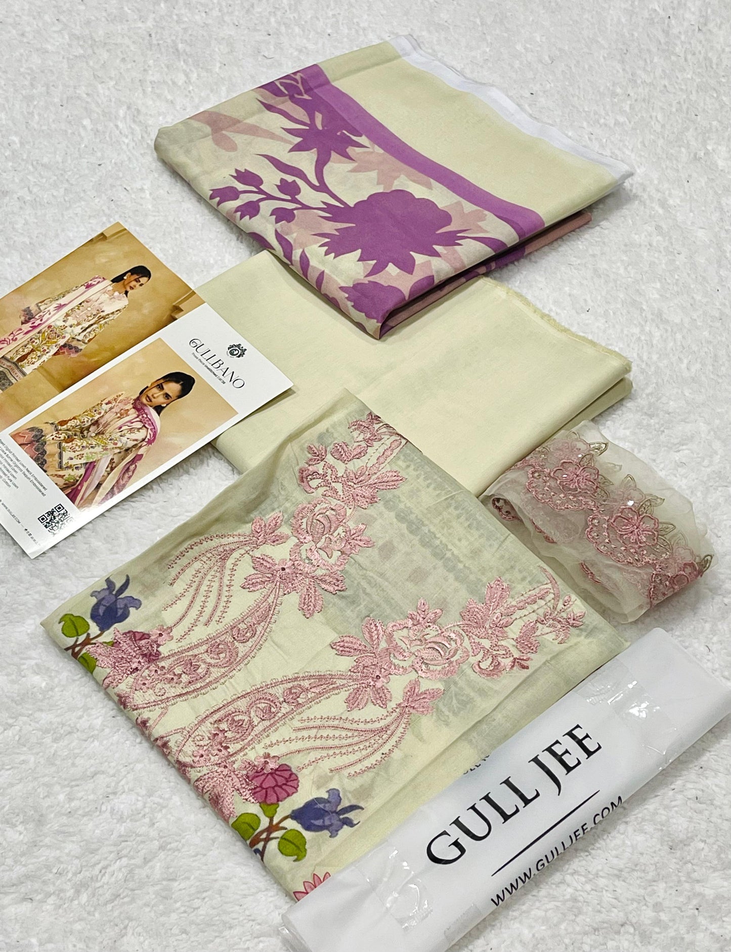 Gull Bano by Gull Jee – Premium Digital Printed Lawn 3 Piece Suit